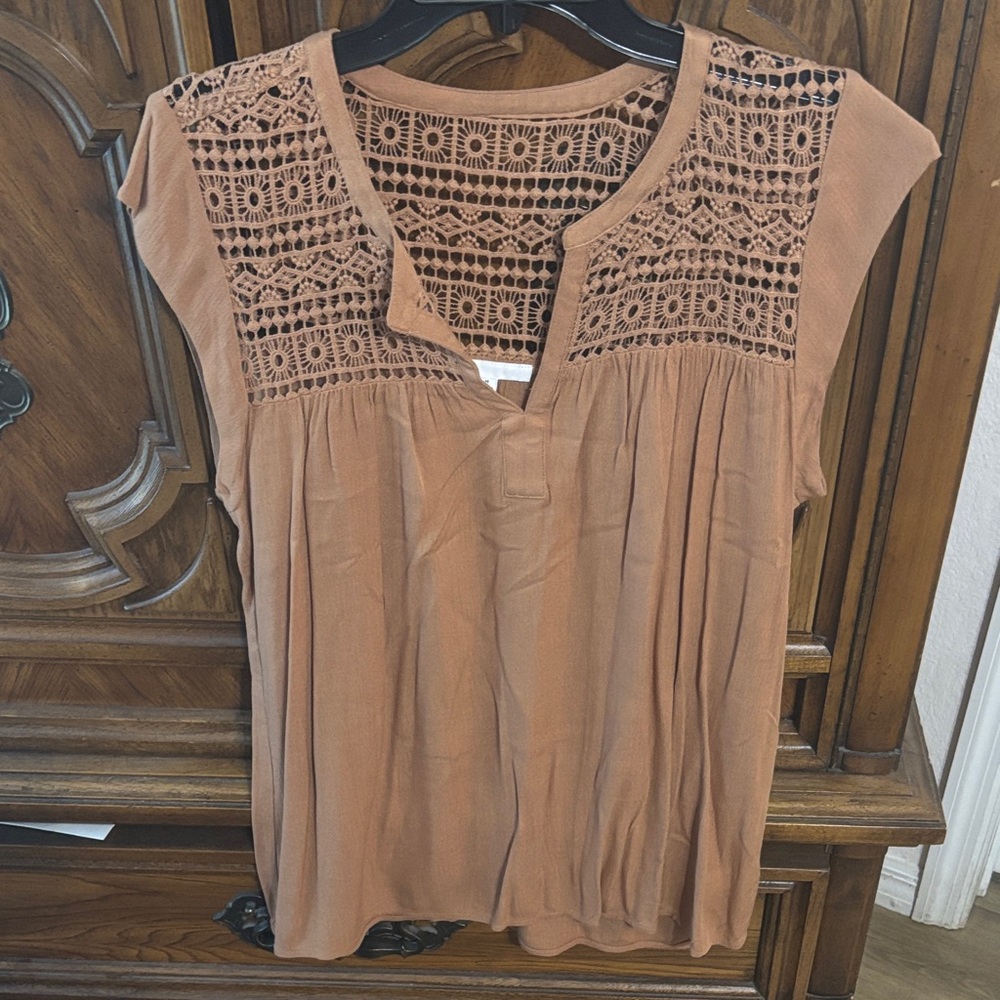 DR2 Women's Crochet Accent Blouse - Tan